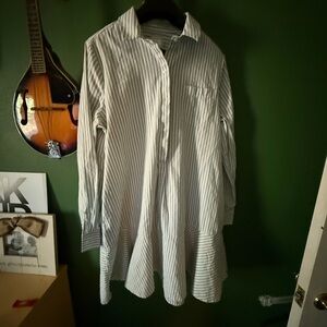 Crown & Ivy White and Gray Striped Long Sleeve Dress